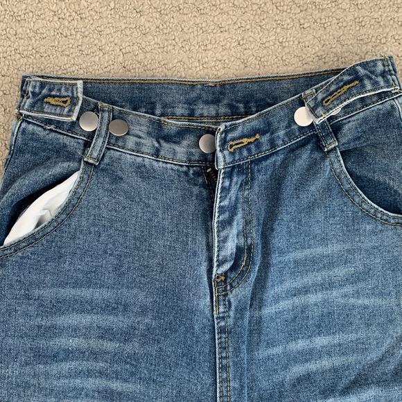 ☀️Weekend SALE☀️ Your Fav Ripped Jeans 🔥NWT- Ripped Jeans -24-25 - Picture 3 of 4